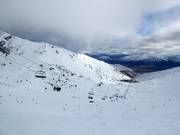 Blick vom Gipfel über das Skigebiet The Remarkables