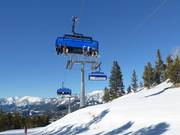 Ramcharger 8 - 8er Hochgeschwindigkeits-Sesselbahn (kuppelbar) mit Abdeckhauben und Sitzheizung