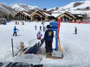 Am Förderband ist immer Personal präsent