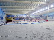 Anfängerpiste im unteren Teil der Skihalle