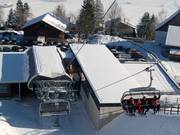 Hochmoos Express - 6er Hochgeschwindigkeits-Sesselbahn (kuppelbar) mit Abdeckhauben