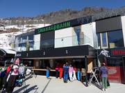 Gepflegter Kassenbereich an der Talstation in Bramberg