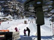 Hilfestellung am Tellerlift