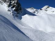 Tiefschneehänge nach dem Skitunnel