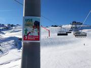 Snowparkregeln als Liftstützentafeln 