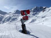 Leistungsfähige Schneekanone im Skigebiet Serfaus-Fiss-Ladis
