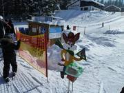 Mülleimer und Taschentücher am Lift