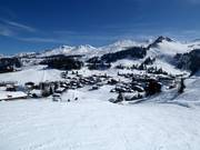 Blick auf die Unterkünfte auf dem Stoos