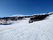 Breite Piste im Skigebiet Sysendalen