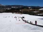 Langes Förderband im Tal