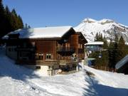 Berghäuser bei der Bergstation der Gondelbahn