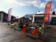 Sonnenbaden in Verbier nach dem Wintersport