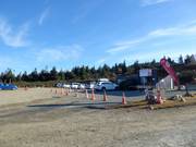 Mt. Hutt Informationszentrum mit Schneekettenverleih an der Zufahrtsstraße