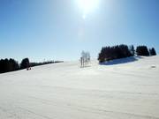 Blick von der Dorfabfahrt zu den Pisten an der Tenne