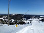 Lanzenbeschneiung entlang der Piste