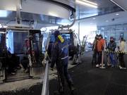 Hilfsbereites Personal am Einstieg beim Silverjet 1