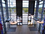 Sehr gepflegter Eingangsbereich zur Skihalle