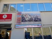 Pistenplan mit aktuellen Informationen an der Talstation
