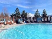 Ein Bad im Pool in Sun Valley