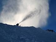 Schneeproduktion am Presena Gletscher