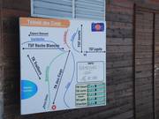 Die Tafeln an den Talstationen zeigen auch die Pistenöffnung