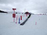 Übungshang mit Förderband an der Talstation