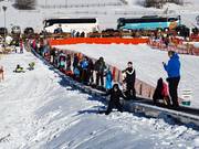 Das Förderband an der Dorfwiese befördert Anfänger und Rodler