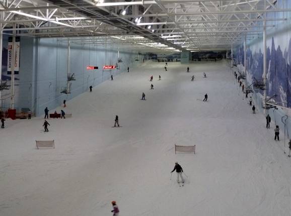 Die Piste in der Skihalle Chill Factore