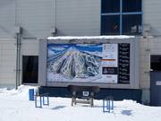 Informationstafel mit aktuellen Betriebsinformationen