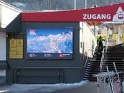 Digitale Informationstafel an der Talstation