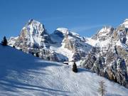 Spuren im Tiefschnee in Ladurns