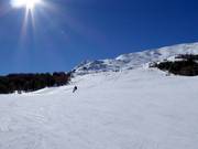 Breite mittelschwere Piste