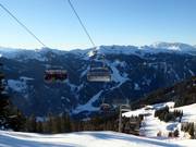 Highliner 2 - 6er Hochgeschwindigkeits-Sesselbahn (kuppelbar) mit Abdeckhauben