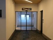 Gepflegte sanitäre Einrichtungen an der Talstation der Diasbahn