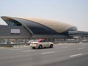 Die Bahnstation der Dubai Metro an der Mall of the Emirates