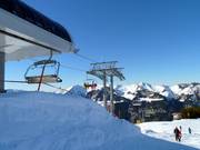 Suttisbahn - 6er Hochgeschwindigkeits-Sesselbahn (kuppelbar) mit Abdeckhauben und Sitzheizung