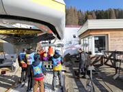 An den Sesselbahnen ist das Personal immer präsent