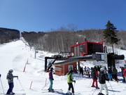 12 Aurora Peak Quad - 4er Sesselbahn fix geklemmt