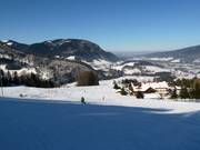 Leichte Abfahrt am FIS-Lift