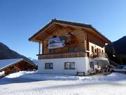 Blosegghof und Chalets mitten im Skigebiet