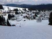 Blick über das Skigebiet am Schwarzenbachlift