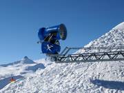 Moderne Beschneiungsanlage am Maschgenkamm