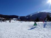 Blick vom Kinderparadies Bürchen hoch in das Skigebiet