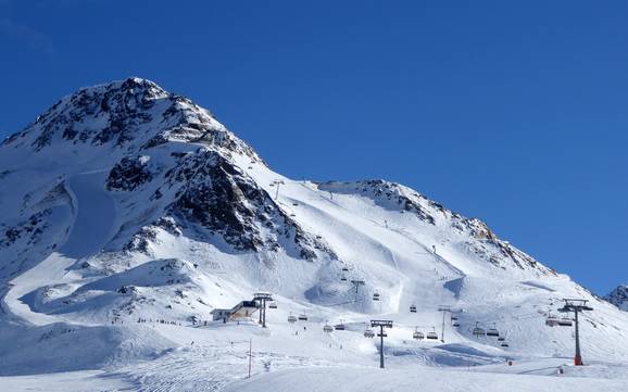 Skifahren in den Tiroler Alpen