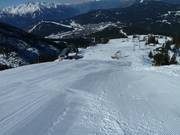 Der steile Hang wird gut präpariert