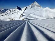 Einwandfreie Präparierung mit Blick auf Snowpark und Olperer