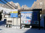 Informationstafel und Ausschilderung in Ciampedie