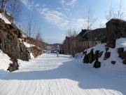 Die leichte Piste Nansen Bas führt bis zum Village im Tal