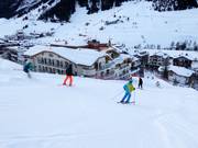 Die Talabfahrt nach Ischgl führt direkt bis zu den Hotels