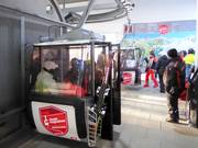 Beim Einsteigen an der Gondelbahn ist das Personal präsent